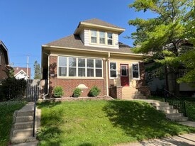 Building Photo - 1515 S 57th St