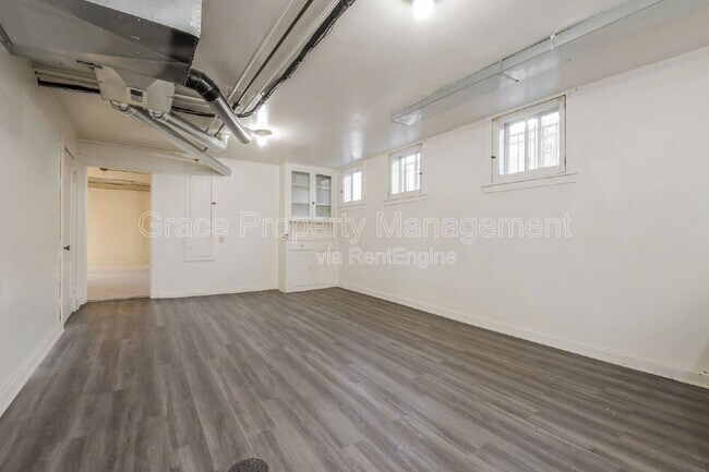 Building Photo - 1442 Perry St