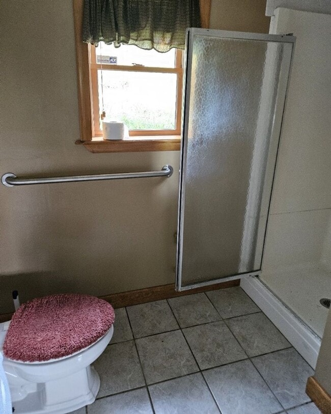 Building Photo - Cumberland Gap / Harrogate 37724 - Horse Friendly, 4 bedroom, 2 bath home with stable - Contact B...