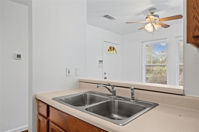 Building Photo - 1307 Concho St
