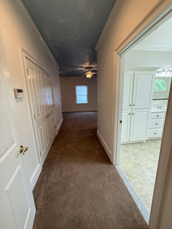 Building Photo - 785 Glenwood Dr