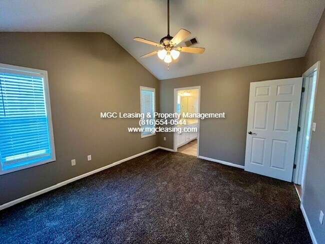 Building Photo - AFFORDABLE, SPACIOUS RANCH STYLE DUPLEX IN RAYMORE!