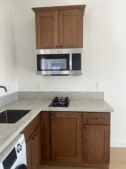 Building Photo - 8957 Hargis St