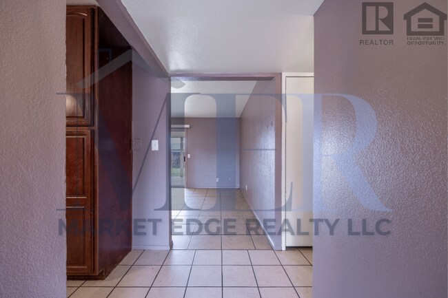 Building Photo - 5Bed/2Bath Home at 35th Ave/Cactus! Ready for Immediate Move-In! -- NO HOA!