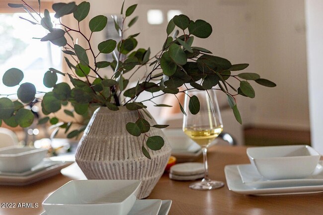 Building Photo - 1148 E Glenn Dr