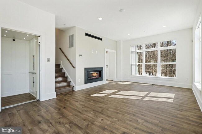 Building Photo - 11300 Emerald Park Rd