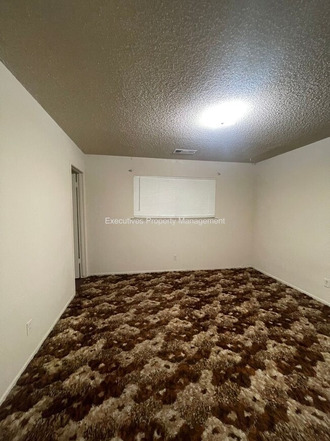 Building Photo - 7126 Louise Ave