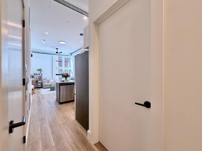 Building Photo - 375 Monmouth St