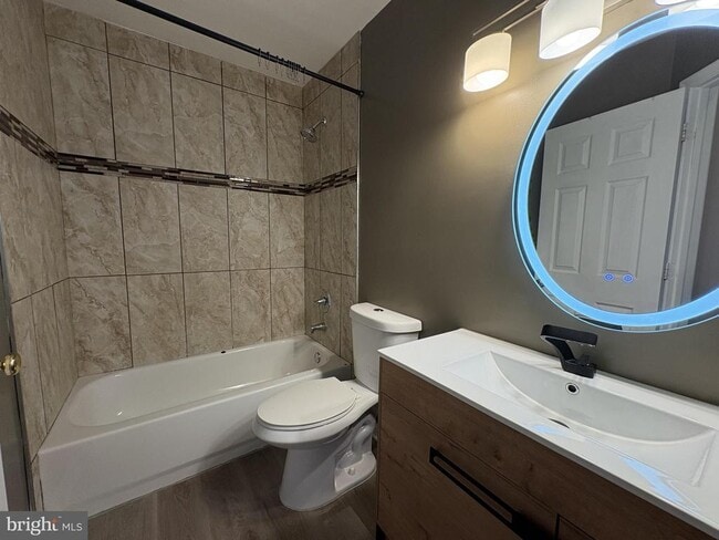 Building Photo - 4005 Blakney Ln SE