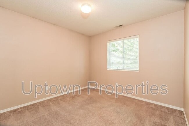 Building Photo - 16115 SW Blue Goose Ln