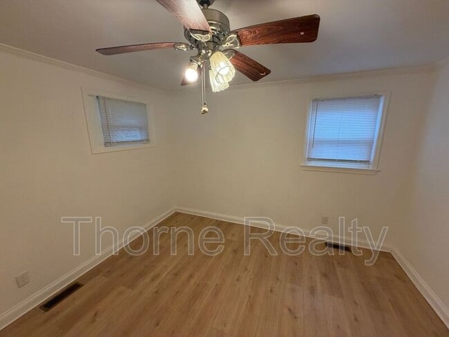 Building Photo - 1004 Moore St