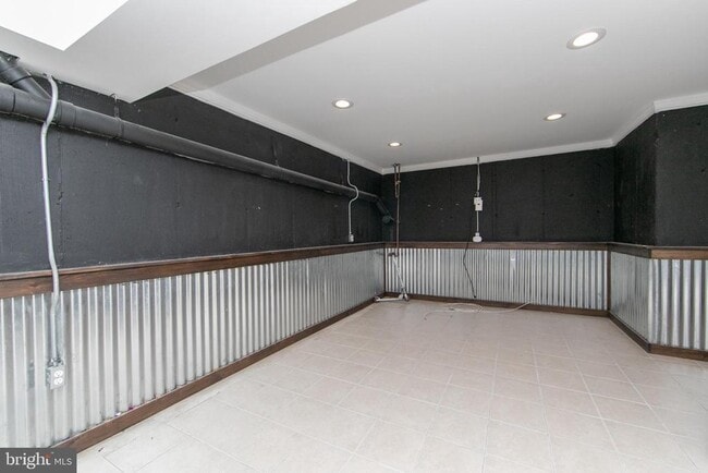 Building Photo - 131 Crossing Way