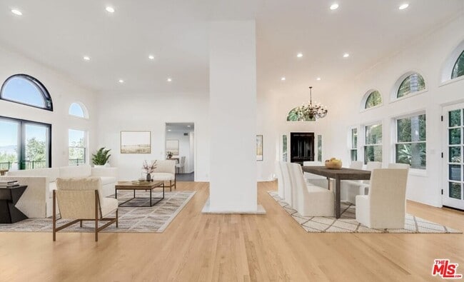 Building Photo - 15851 Mulholland Pl