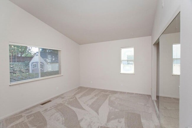 Building Photo - Desirable Windsor 3 bed 2 bath home