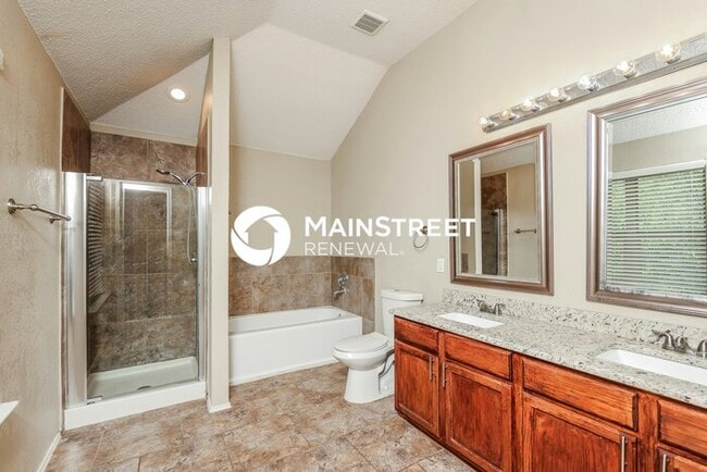 Building Photo - 4 Bedroom Pet-Friendly Home in Mesquite, TX with Main Street Renewal