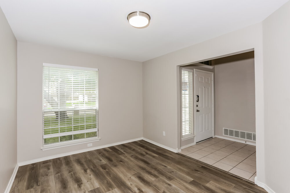 Building Photo - 950 Silver Streak Dr