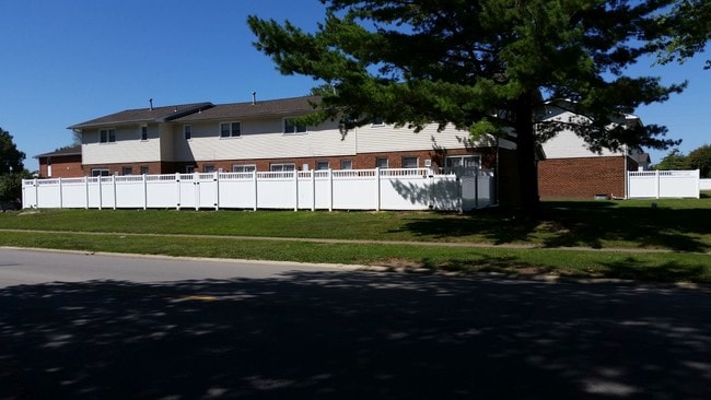 Building Photo - Smartchoice Townhomes on Durkin