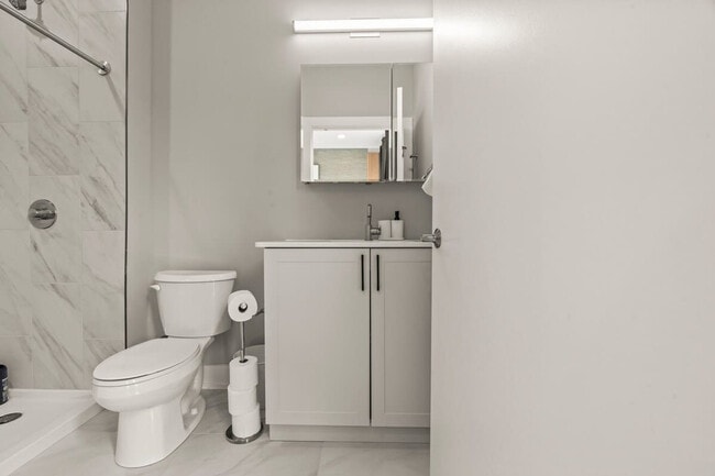 Building Photo - 916 N Delaware Ave