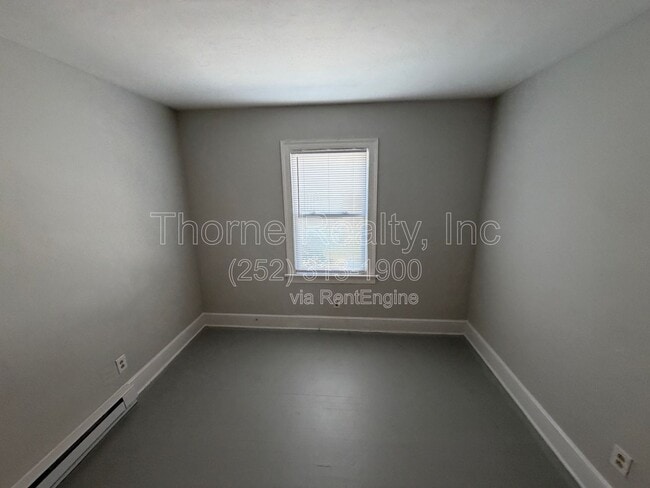 Building Photo - 912 Nashville Rd