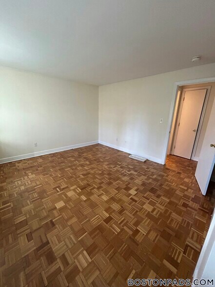 Building Photo - 38 Worthen Rd