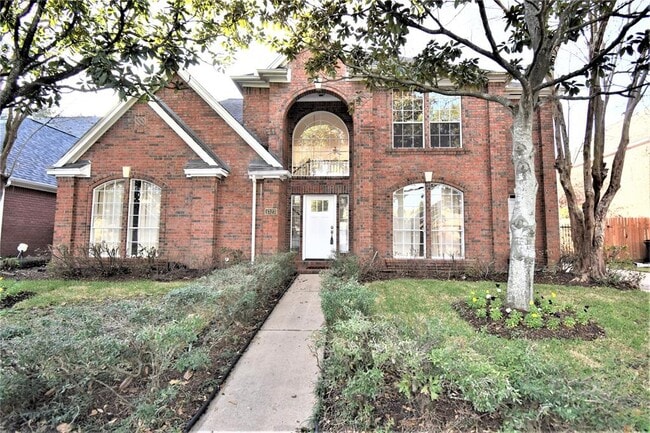 Primary Photo - 1323 W Forest Dr