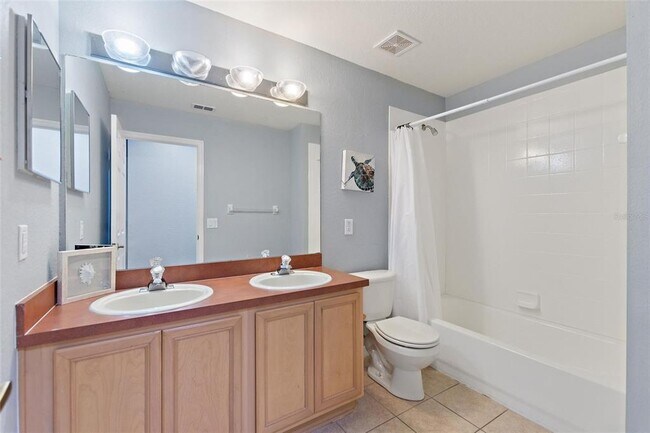 Building Photo - 546 Windsor Pl