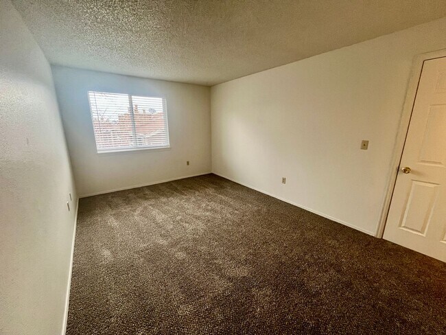 Building Photo - 2bd/2ba Washer/Dryer in unit!!!