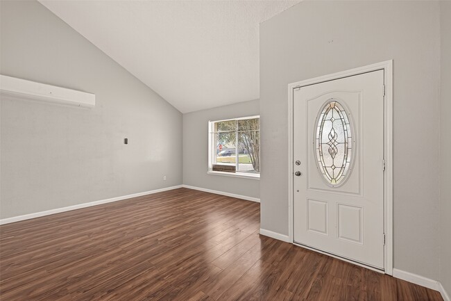 Building Photo - 1806 Foxlake Dr