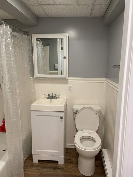 Bathroom - 1 Hampson St