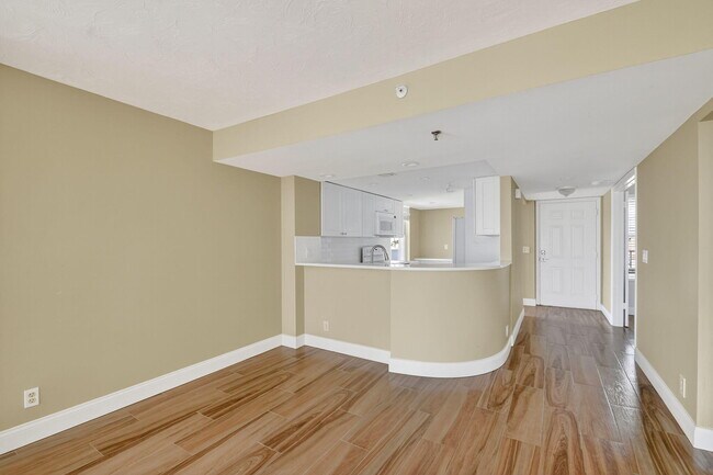 Building Photo - 3901 S Flagler Dr
