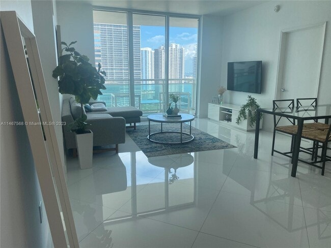 Building Photo - 950 Brickell Bay Dr