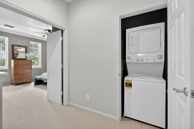 Building Photo - 150 Cat Rock Ln