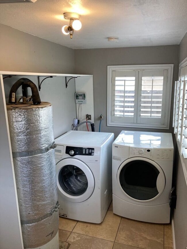 Building Photo - Adorable 2 Bedroom 1 Bath Cozy Modesto Home