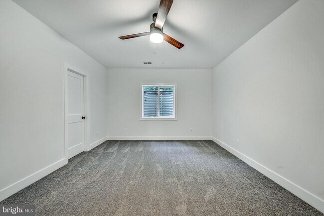 Building Photo - 8179 Bodkin Ave