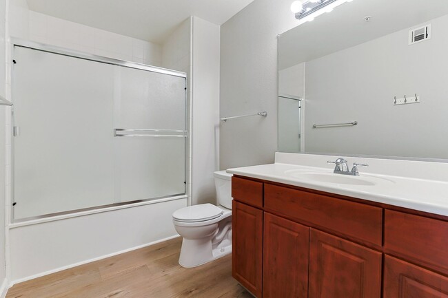 Building Photo - Remodeled Luxury One Bedroom Condo  Cross ...