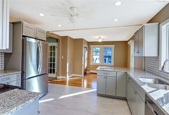 Building Photo - 66 Tyndall Ave