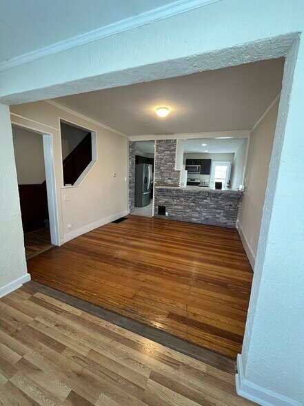 Livingroom & Bartop (3/3) - 52 Germain Ave