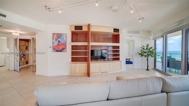 Building Photo - 1455 Ocean 902