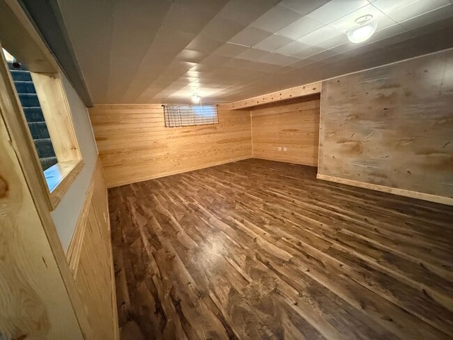Building Photo - 3 Bed 2 Bath Home