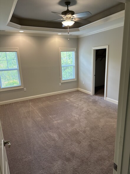 Building Photo - 8529 Oak Abbey Trl NE