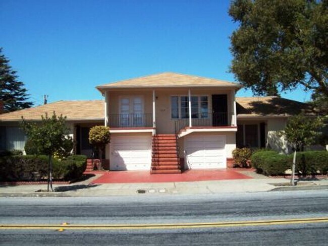 Primary Photo - Dutton Ave/3PLX