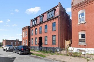 Building Photo - Live in Style – 1BR Townhouse in McKinley ...