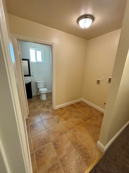 Building Photo - 739 E 79th St