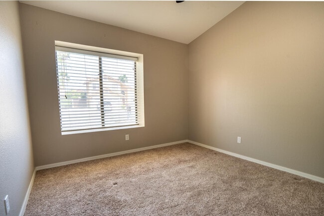 Building Photo - 15006 S 27th Way