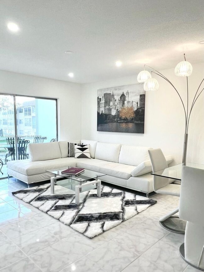 Building Photo - 5051 W Oakland Park Blvd