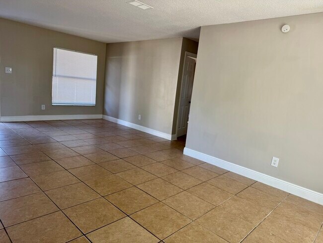 Building Photo - 4566 Chateau Rd