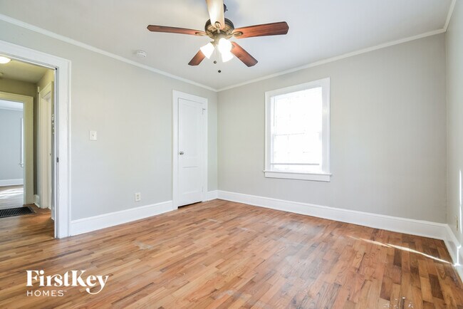 Building Photo - 1370 Westboro Dr SW