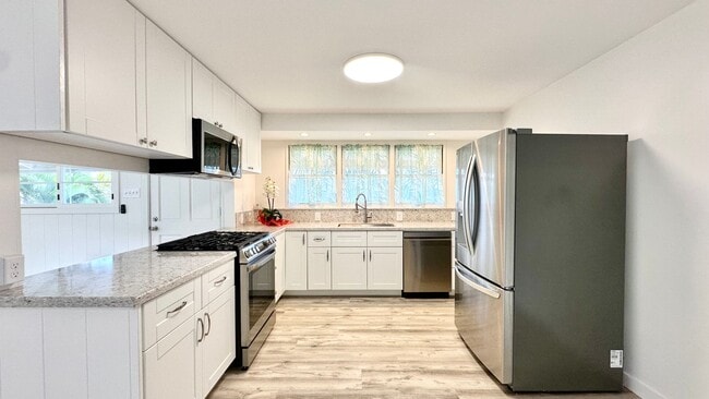 Building Photo - 2340 University Ave