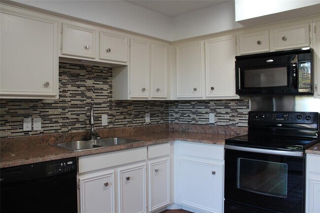 Building Photo - 101 World of Tennis Sq