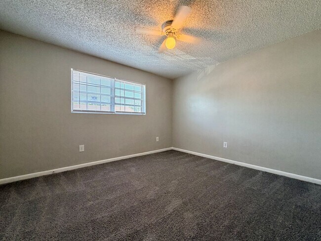 Building Photo - 684 Hobbs Dr